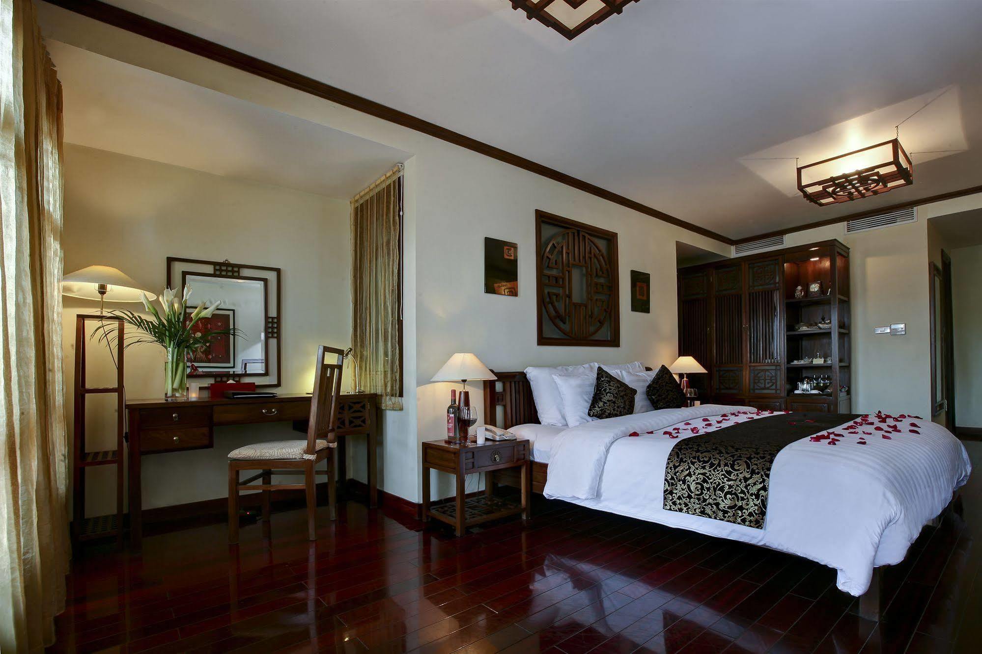 Khách sạn Golden Lotus Boutique 3*